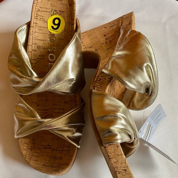 AEROSOLES Shoes - AEROSOLES Gold Cork Wedge Sandals Size 9 NWT
